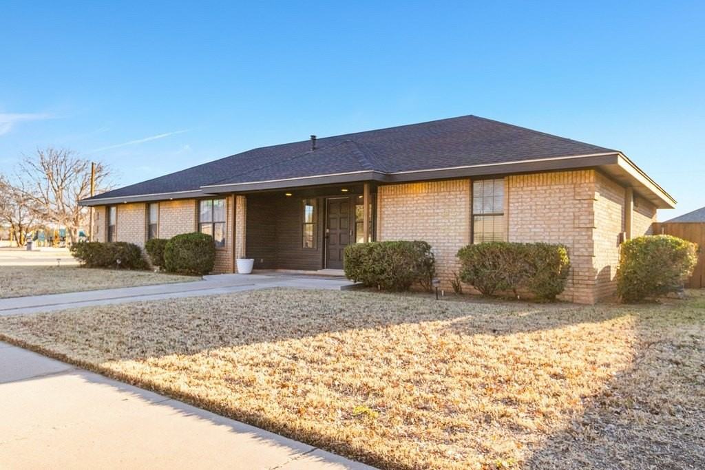 3701 Oakmont Dr - Photo 2 of 34