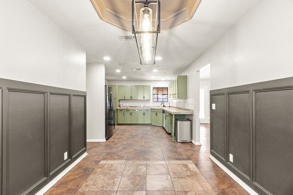 3701 Oakmont Dr - Photo 6 of 34