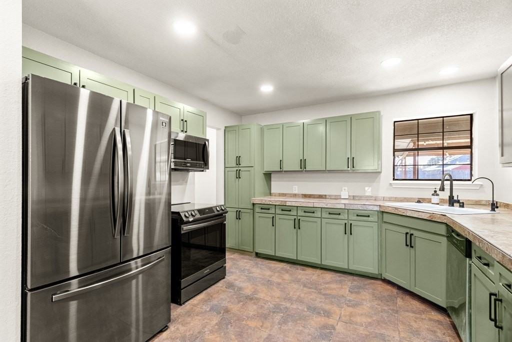 3701 Oakmont Dr - Photo 7 of 34