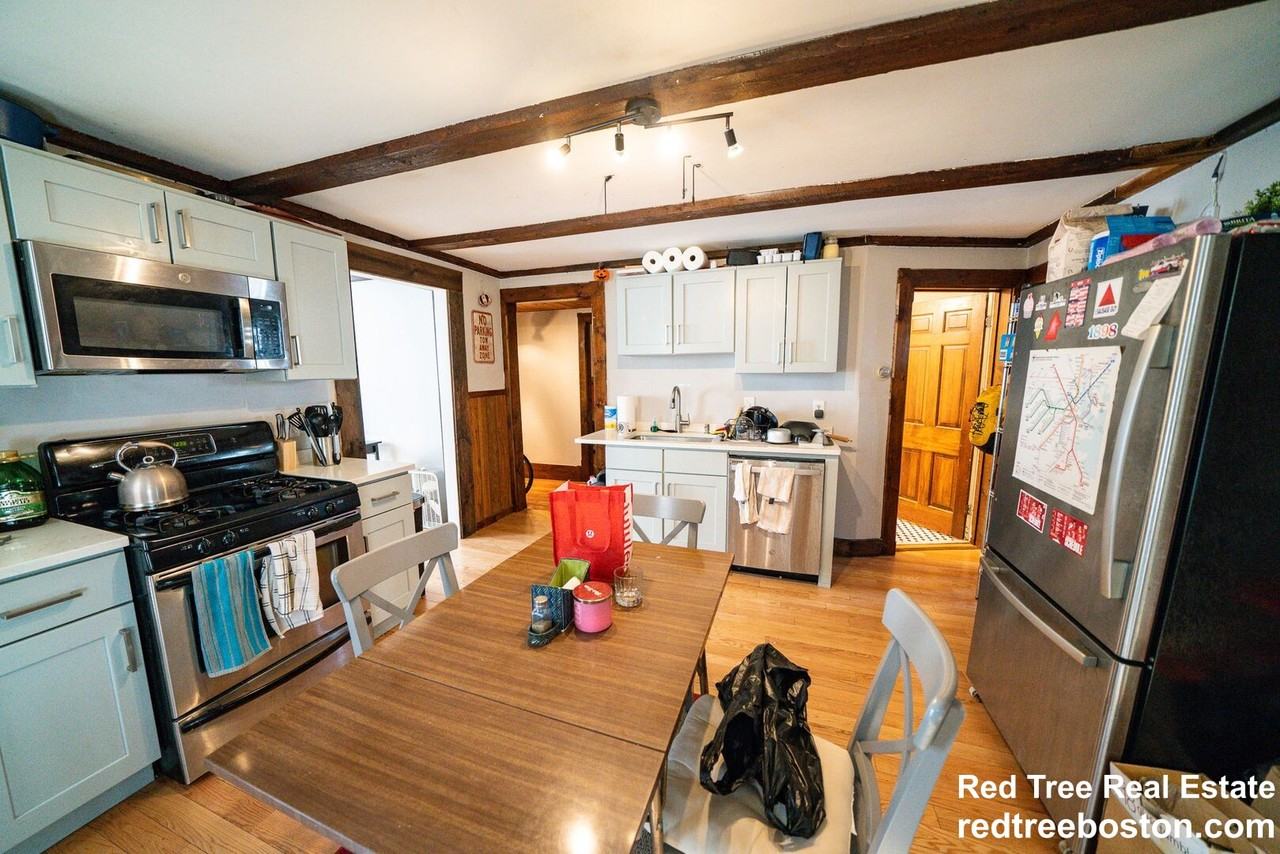 154 Calumet St #1 - Photo 3 of 23