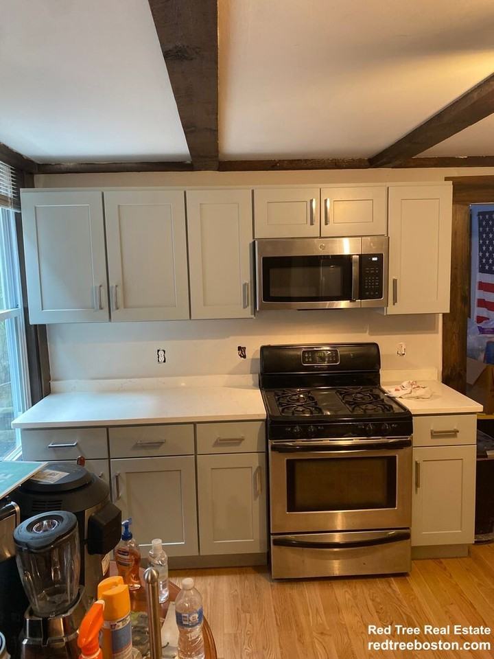 154 Calumet St #1 - Photo 4 of 23