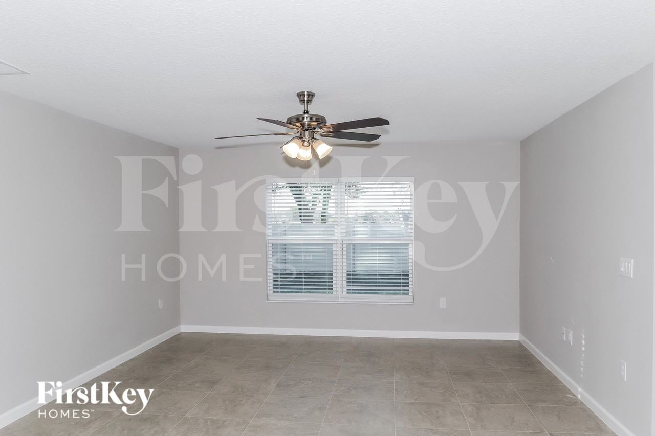 437 Earheart Dr - Photo 3 of 15