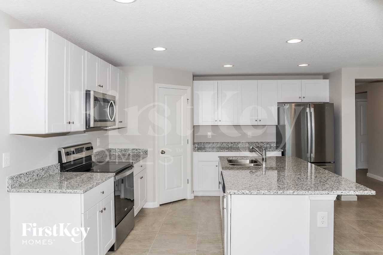 437 Earheart Dr - Photo 5 of 15