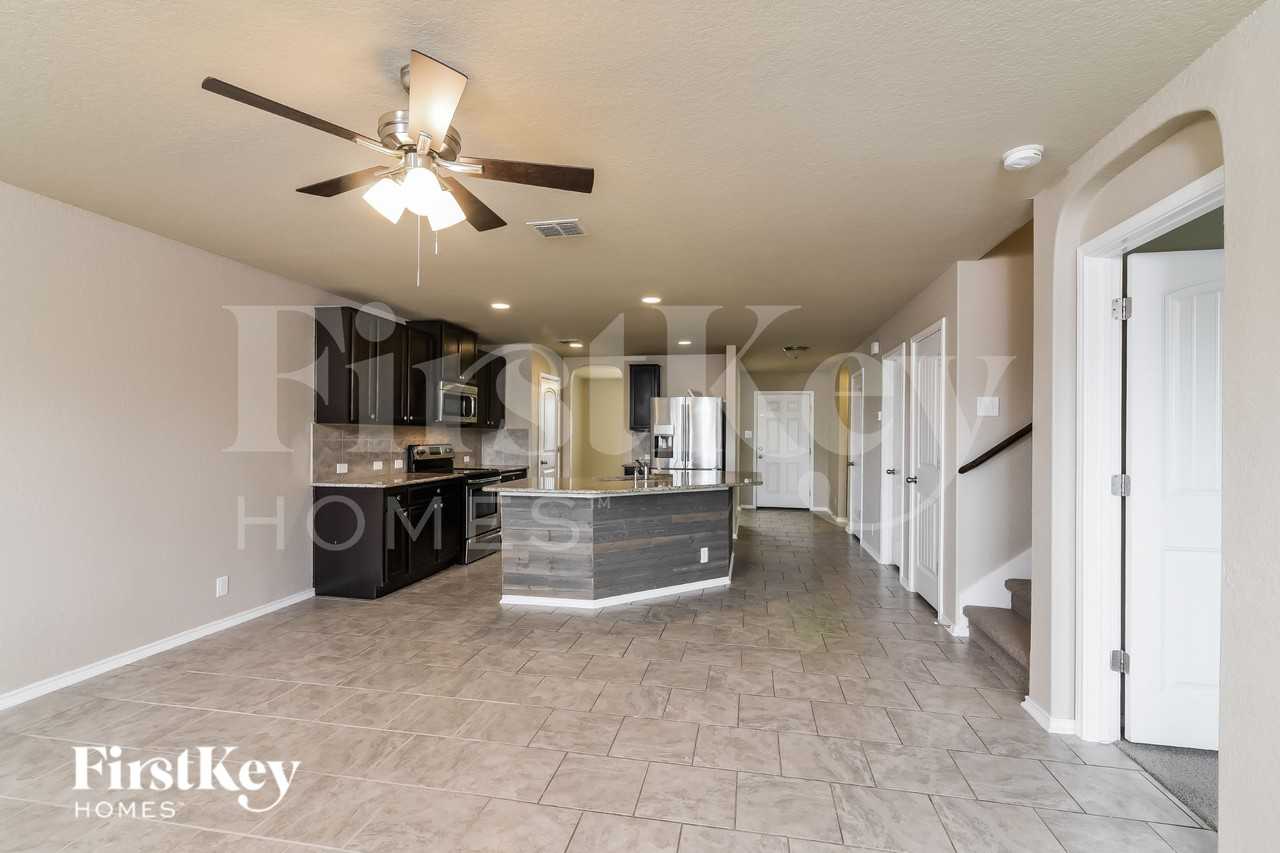 8952 Hickman Park - Photo 2 of 18