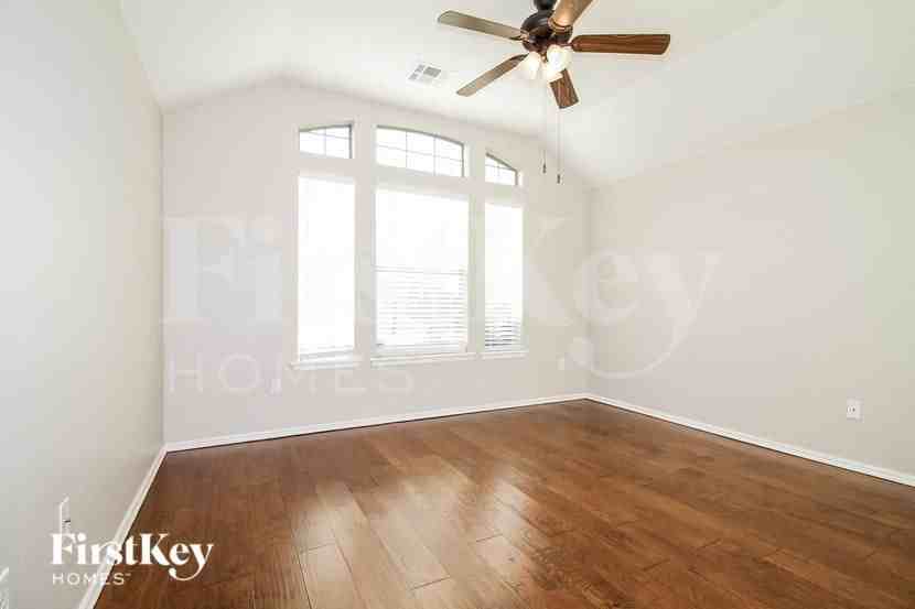 4529 Oasis Ct - Photo 2 of 15