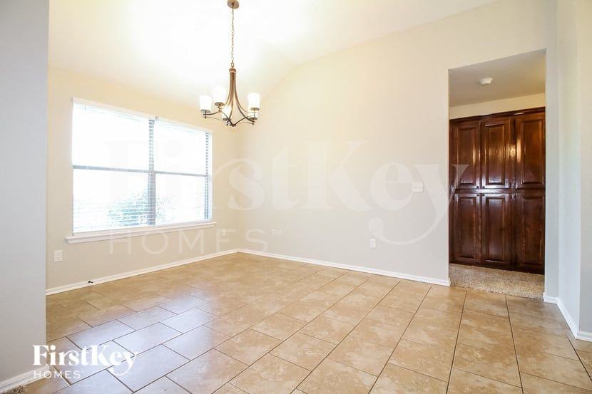 4529 Oasis Ct - Photo 3 of 15