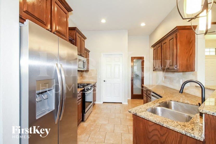 4529 Oasis Ct - Photo 5 of 15