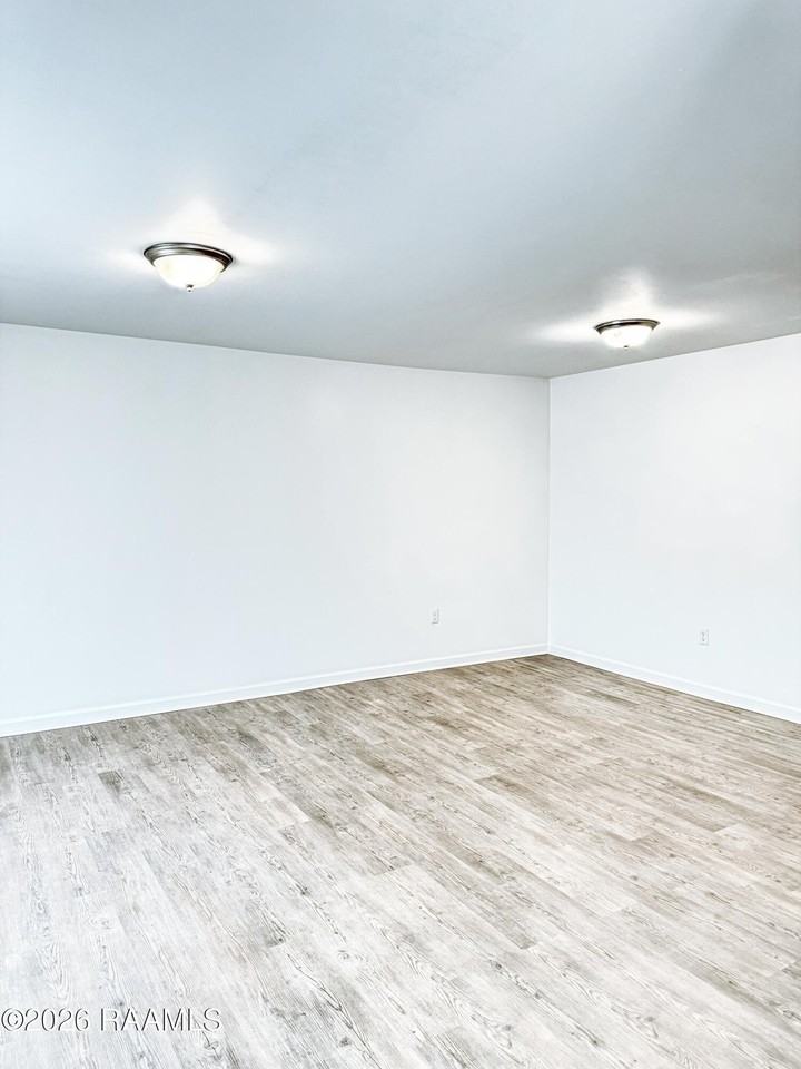 501 Darby Ln #122 - Photo 4 of 8