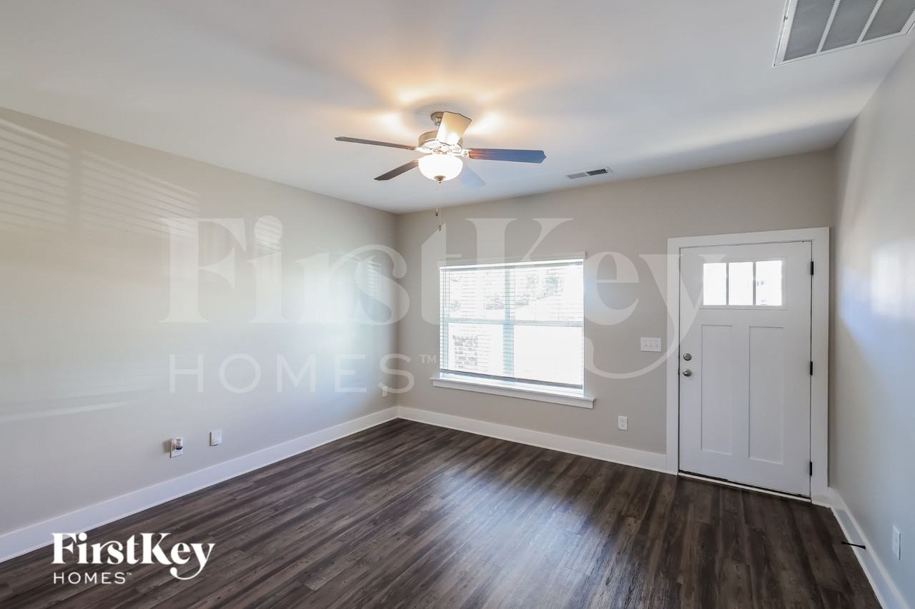 2762 Village Pl - Photo 3 of 15