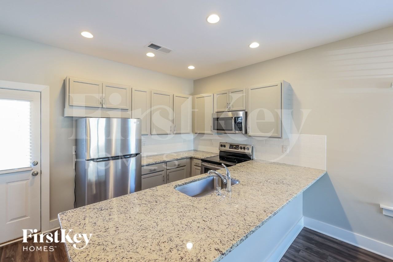 2762 Village Pl - Photo 5 of 15