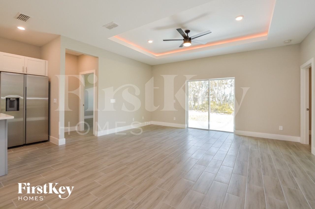 1521 Eloise Ct - Photo 2 of 18