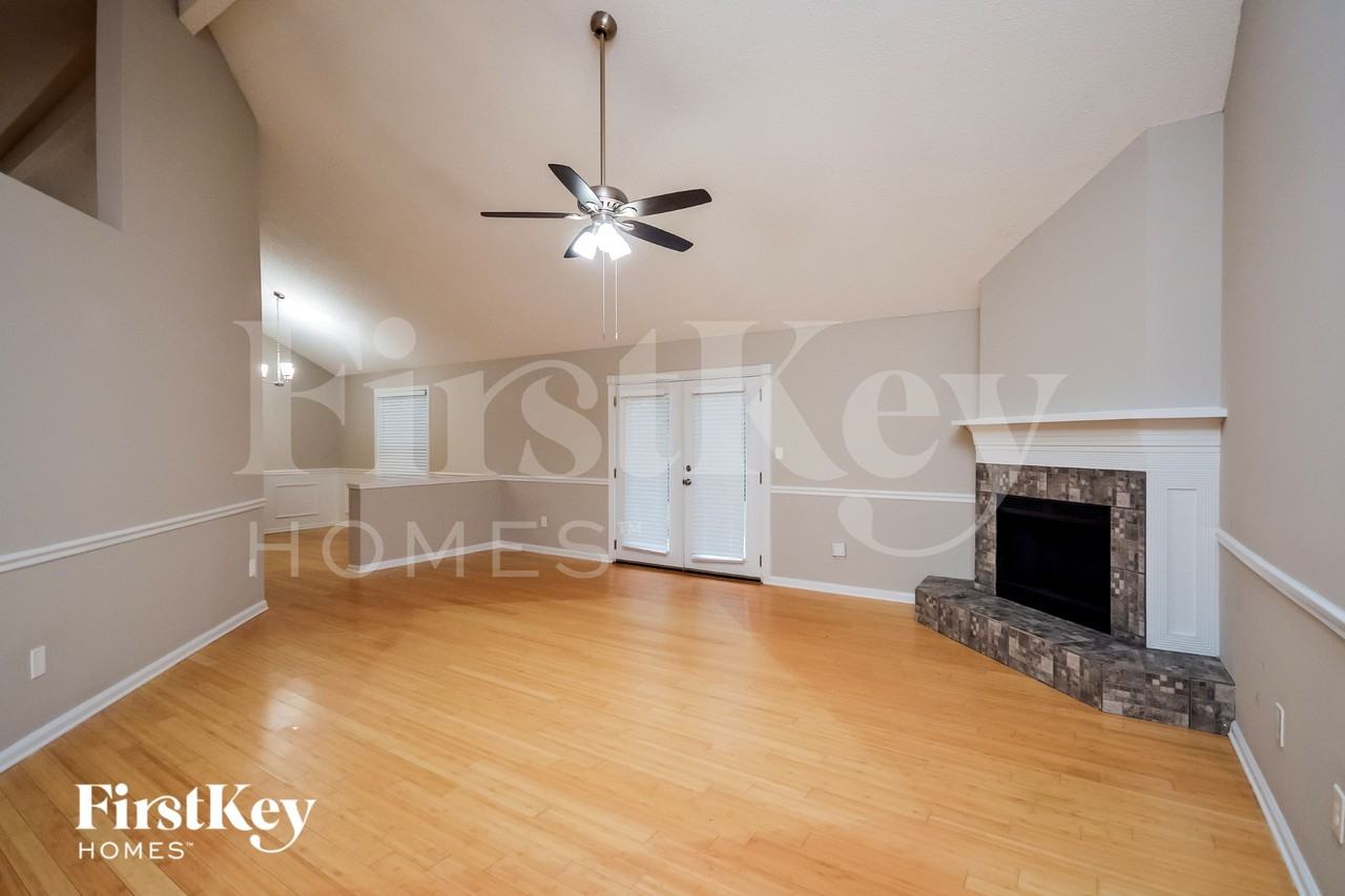 1727 Boulder Cv - Photo 2 of 15