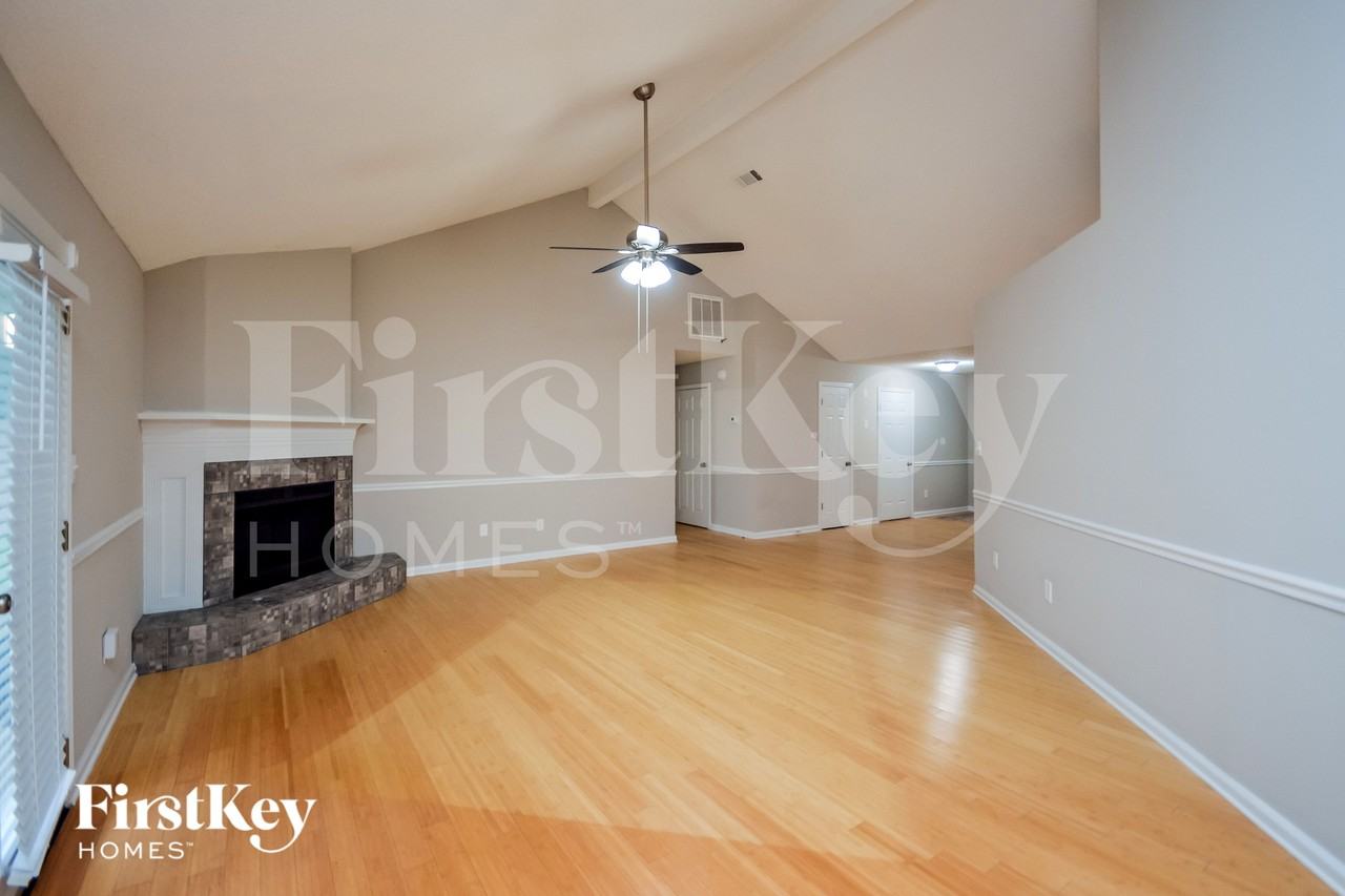 1727 Boulder Cv - Photo 3 of 15