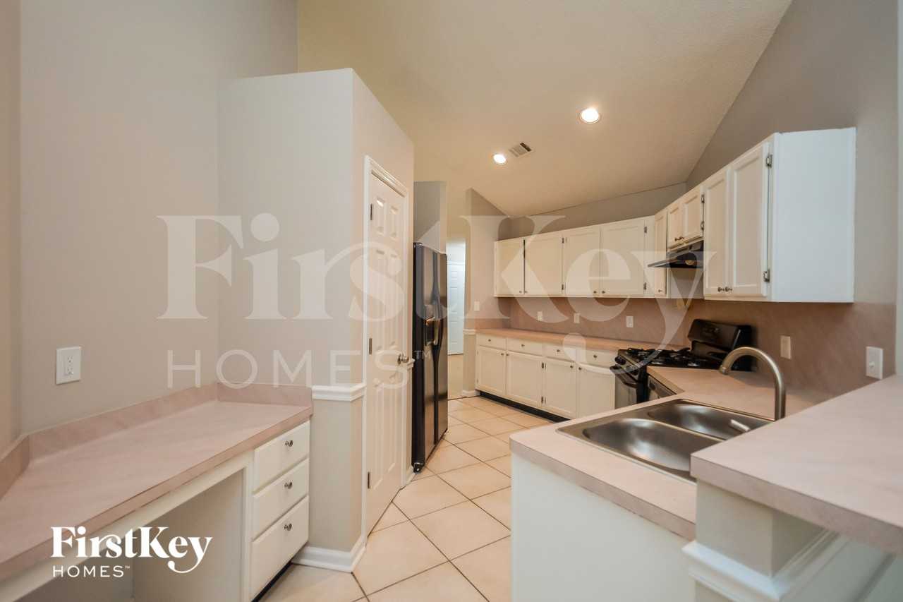 1727 Boulder Cv - Photo 5 of 15