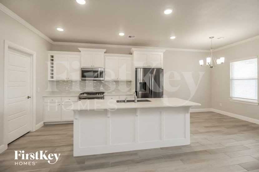 11409 Nw 100th Ct - Photo 5 of 15