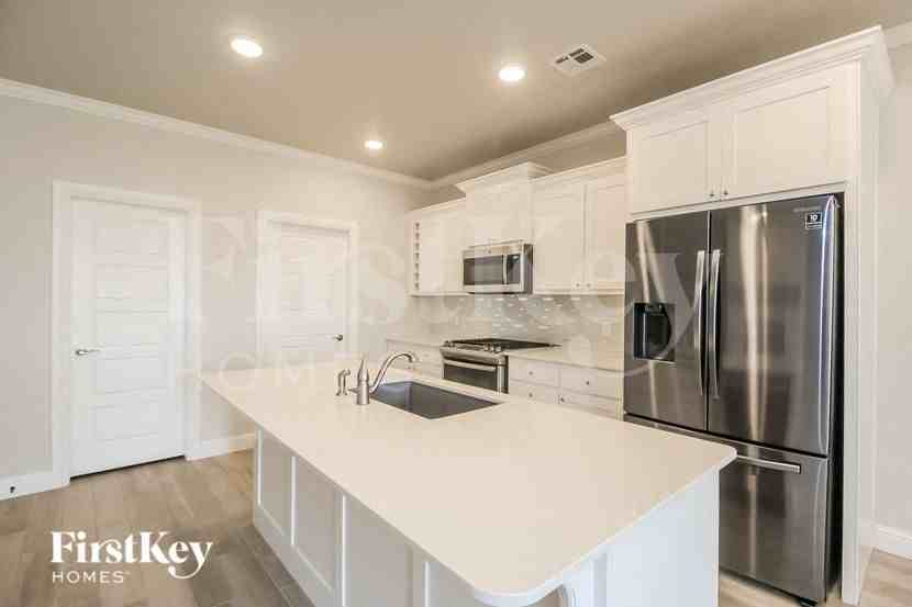 11409 Nw 100th Ct - Photo 6 of 15