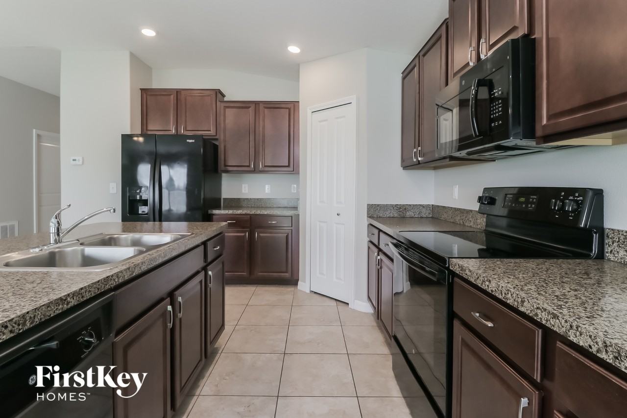 10621 Standing Stone Dr - Photo 6 of 15