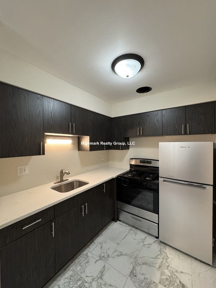 5917 N Kenmore Ave #211A