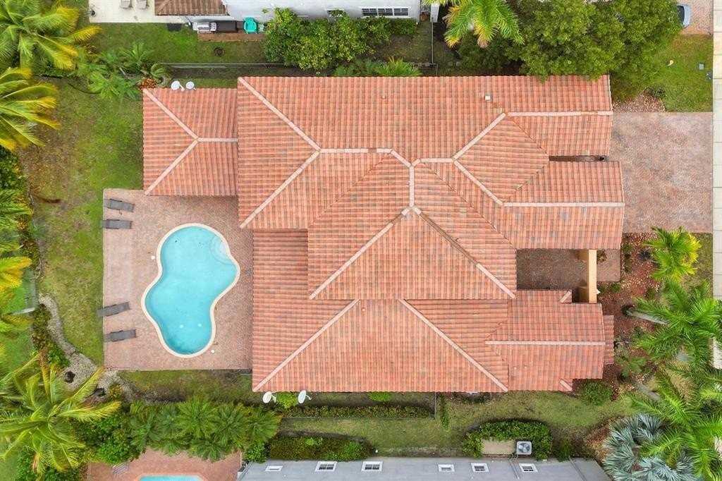 12225 Nw 71st St - Photo 4 of 22