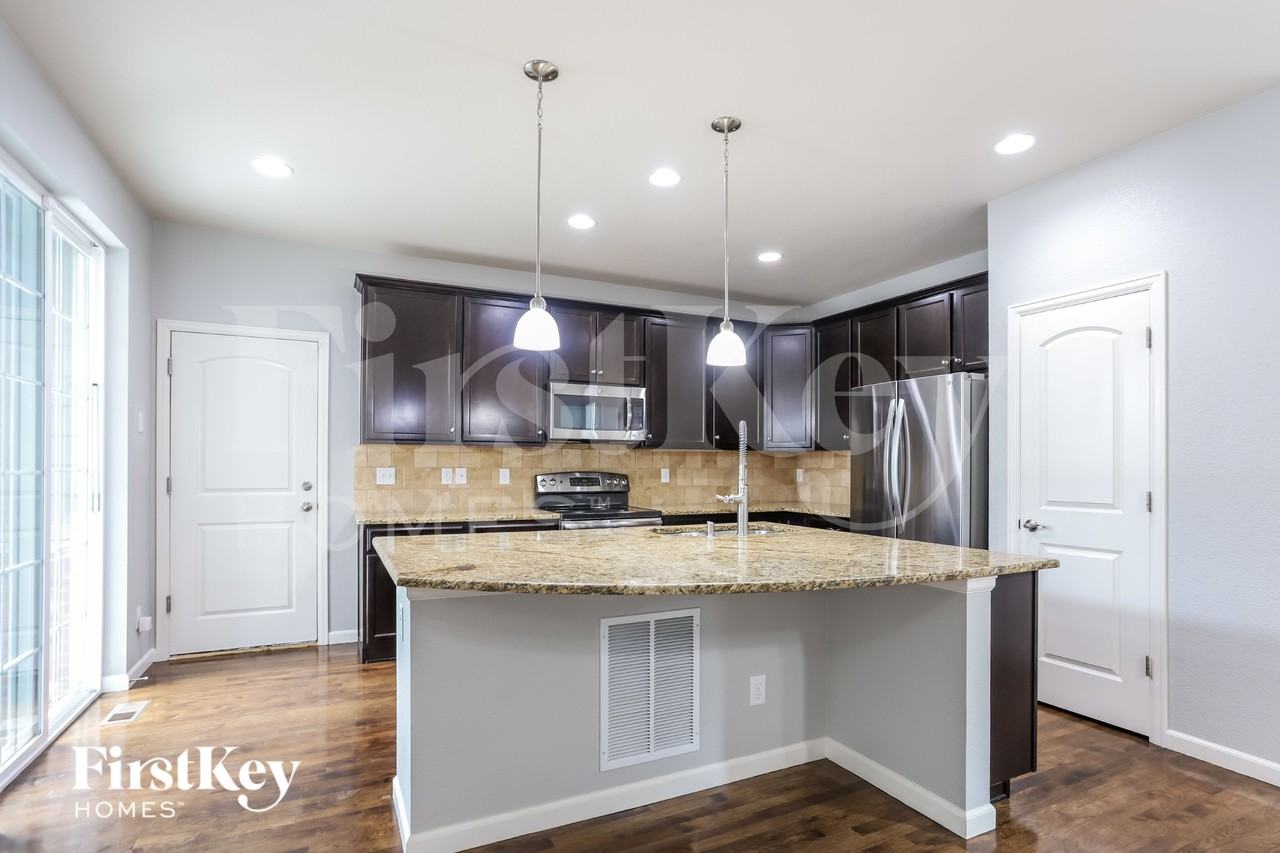 1318 S Duquesne Ct - Photo 5 of 15