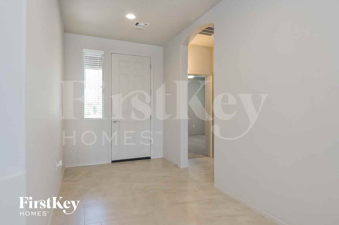 9662 S Via Bandera - Photo 2 of 15