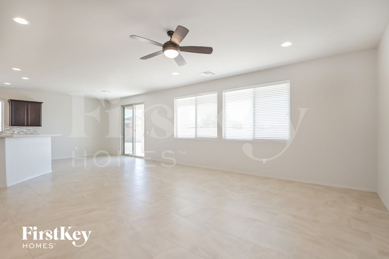 9662 S Via Bandera - Photo 3 of 15