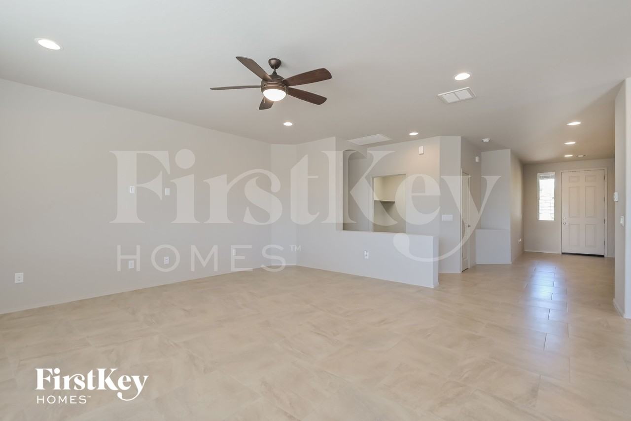 9662 S Via Bandera - Photo 4 of 15