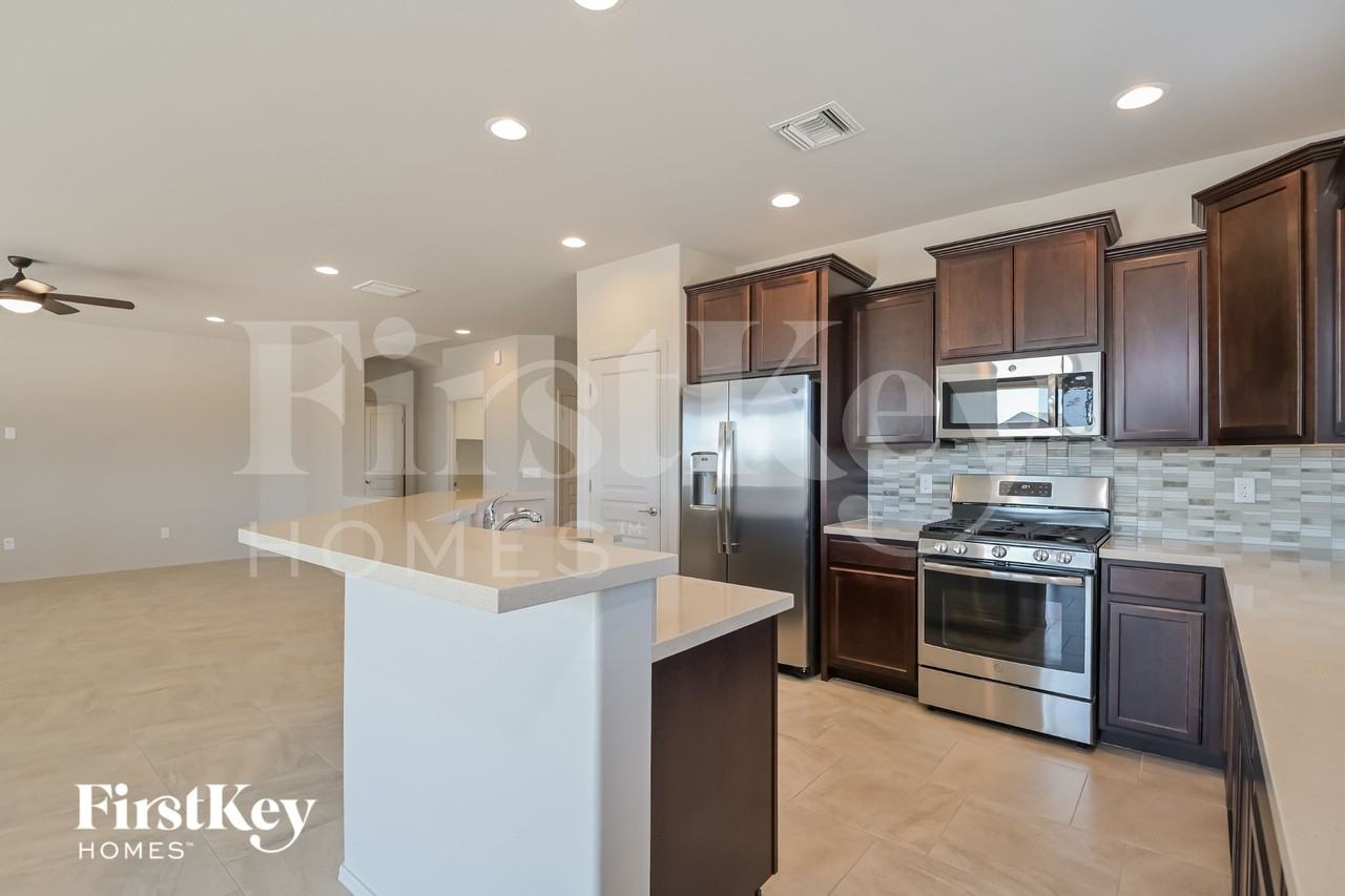 9662 S Via Bandera - Photo 5 of 15