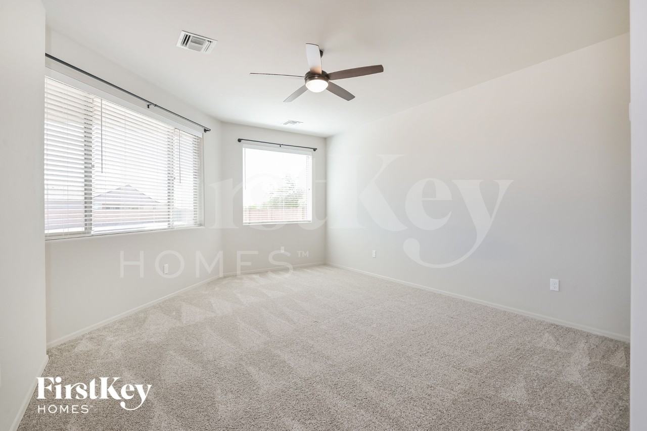 9662 S Via Bandera - Photo 7 of 15