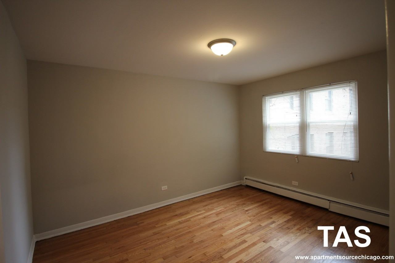 1642 W Morse Ave #3S - Photo 4 of 6