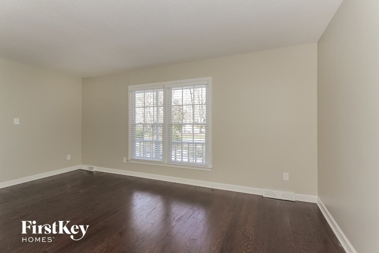 10601 Parlor Rd - Photo 4 of 15