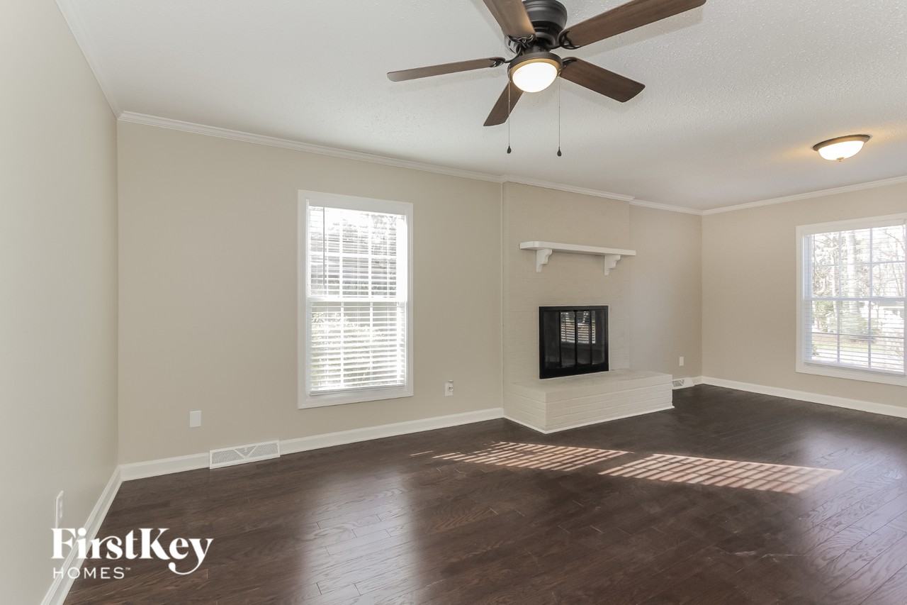 10601 Parlor Rd - Photo 5 of 15