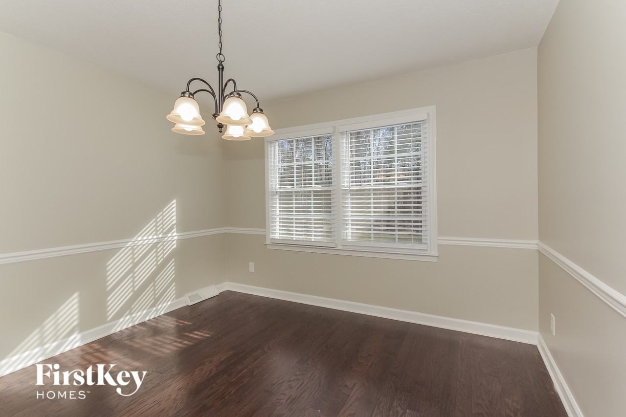 10601 Parlor Rd - Photo 7 of 15