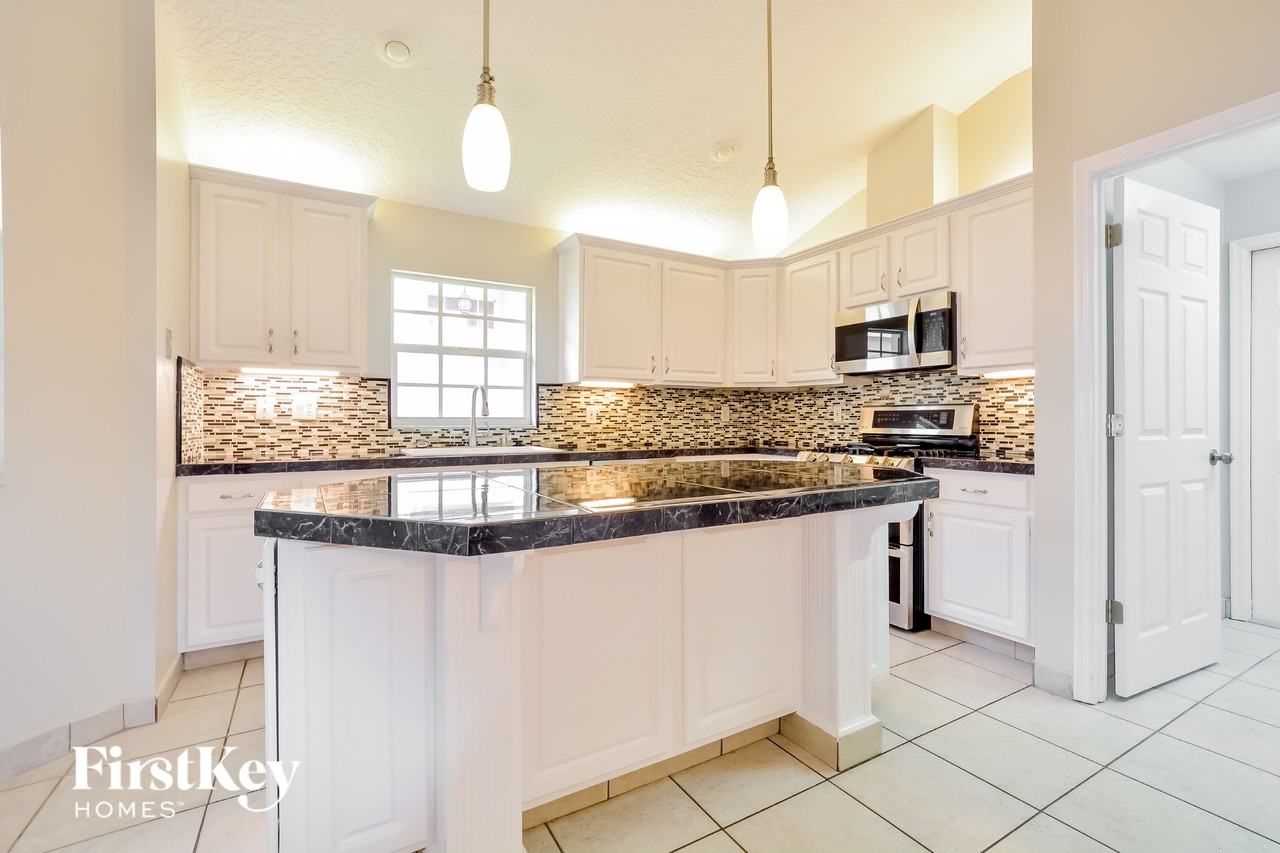 13455 Lake Turnberry Cir - Photo 6 of 15