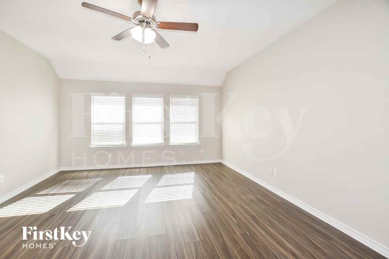 808 Fredericktown Dr - Photo 2 of 15