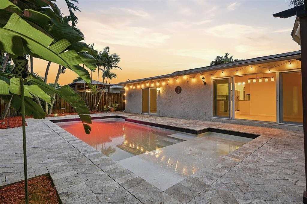 4700 Ne 3rd Ter - Photo 4 of 8