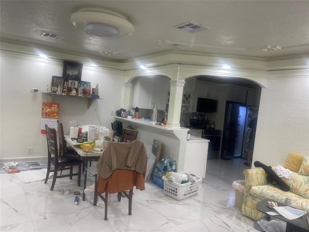 6250 Sw 9th St - Photo 3 of 11