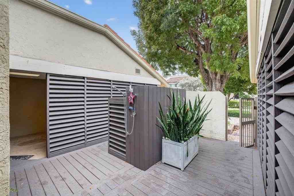 210 Washingtonia Ave - Photo 7 of 50