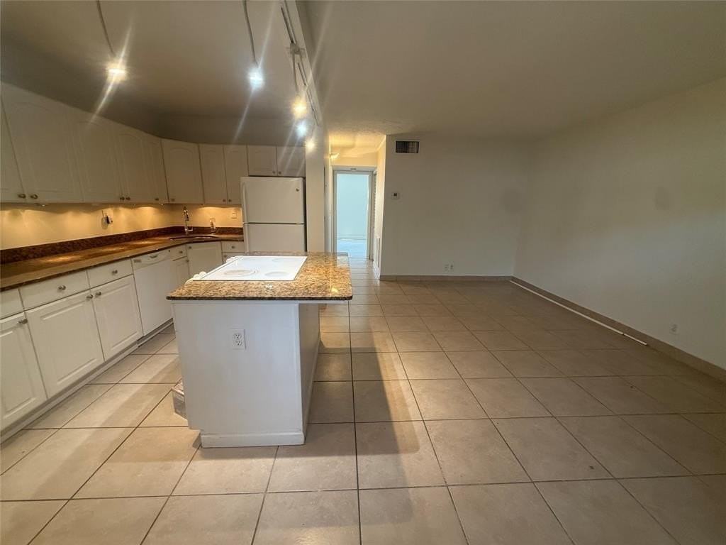 1414 Ne 5th Ter #4 - Photo 2 of 21