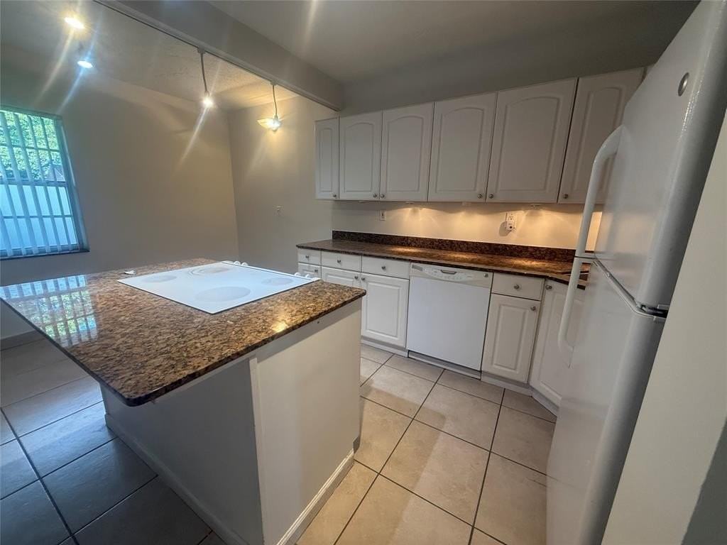 1414 Ne 5th Ter #4 - Photo 4 of 21