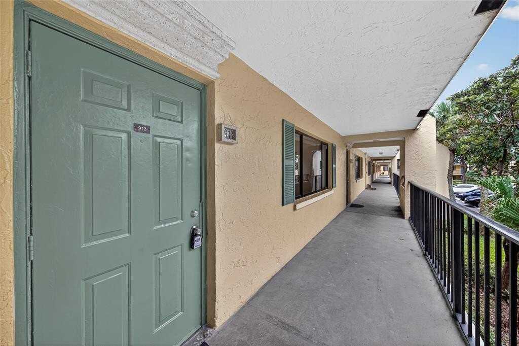 913 Meadows Cir #913 - Photo 3 of 41
