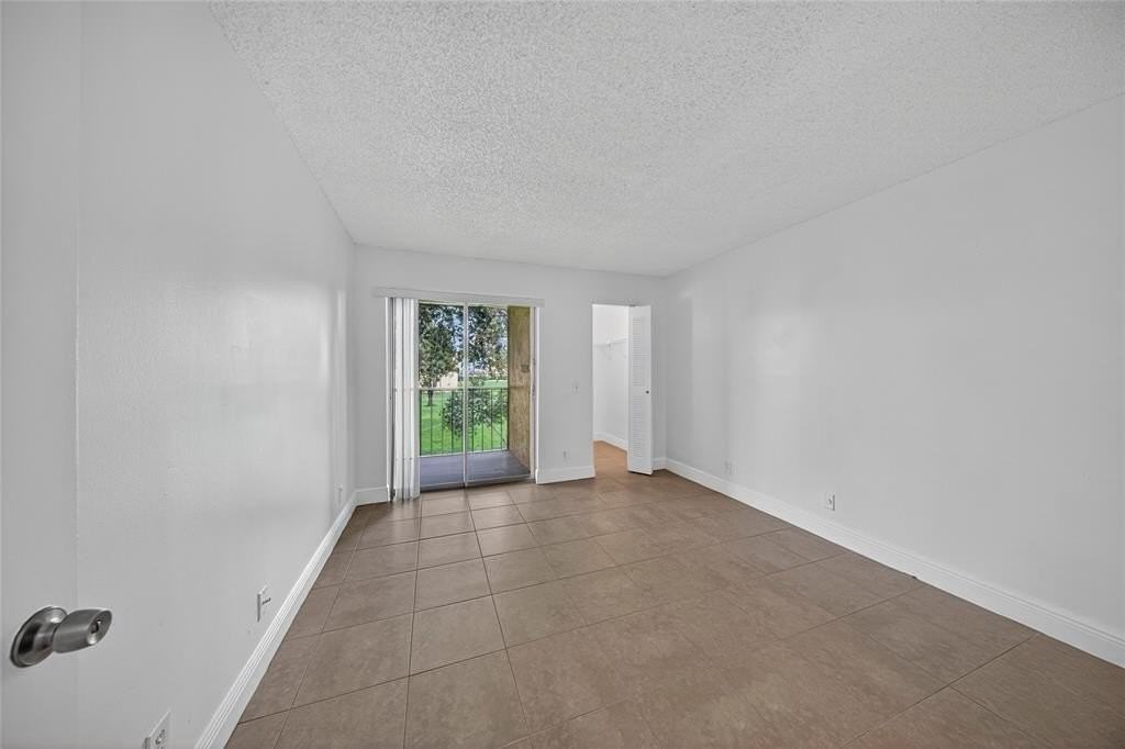 913 Meadows Cir #913 - Photo 7 of 41