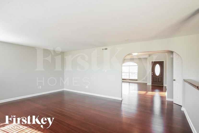 8085 Lawrence Woods Blvd - Photo 2 of 15