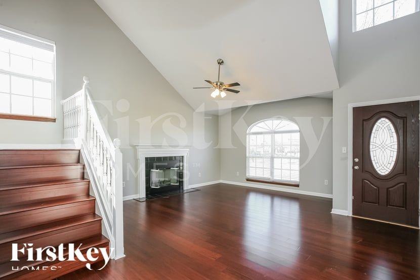 8085 Lawrence Woods Blvd - Photo 4 of 15