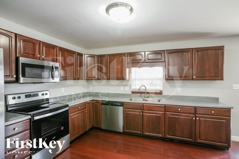 8085 Lawrence Woods Blvd - Photo 5 of 15