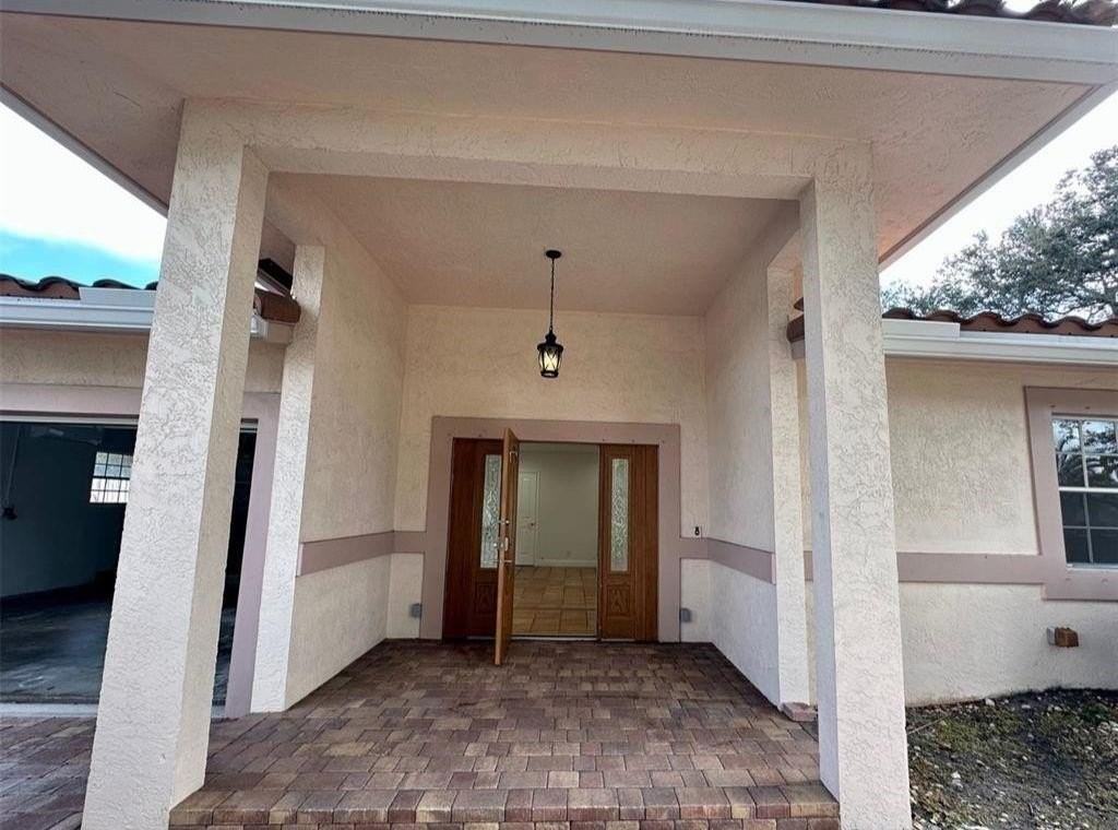 2001 Ne 27th Ct - Photo 3 of 31