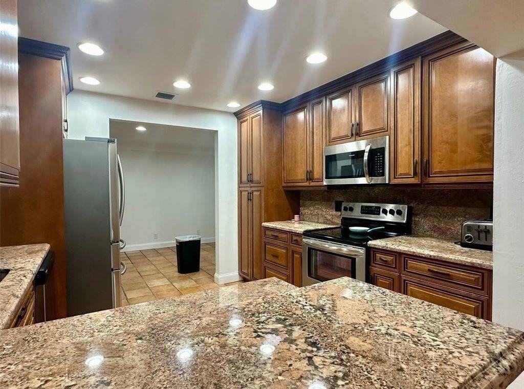 2001 Ne 27th Ct - Photo 5 of 31