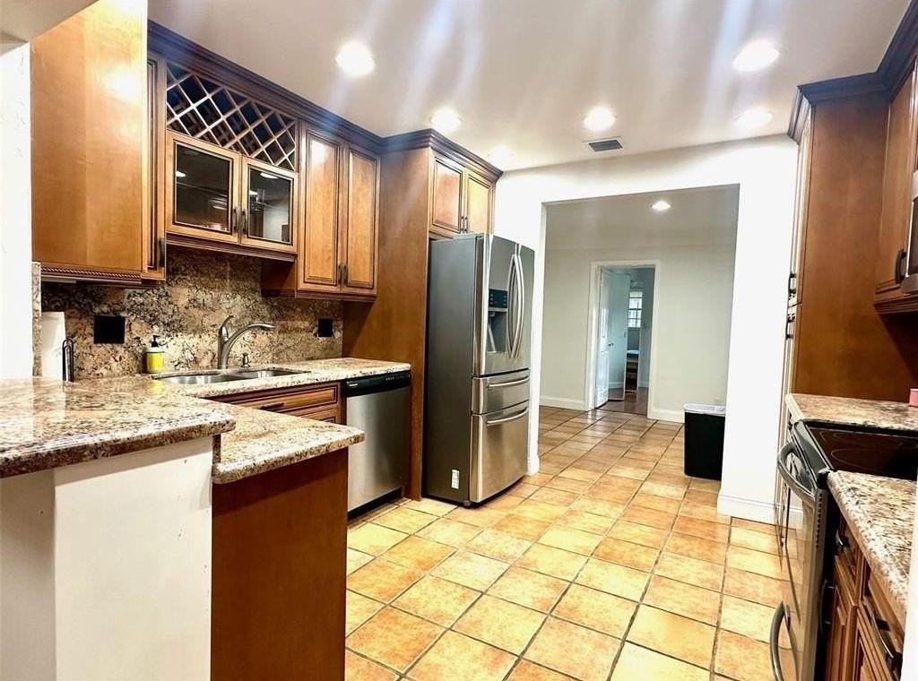 2001 Ne 27th Ct - Photo 6 of 31