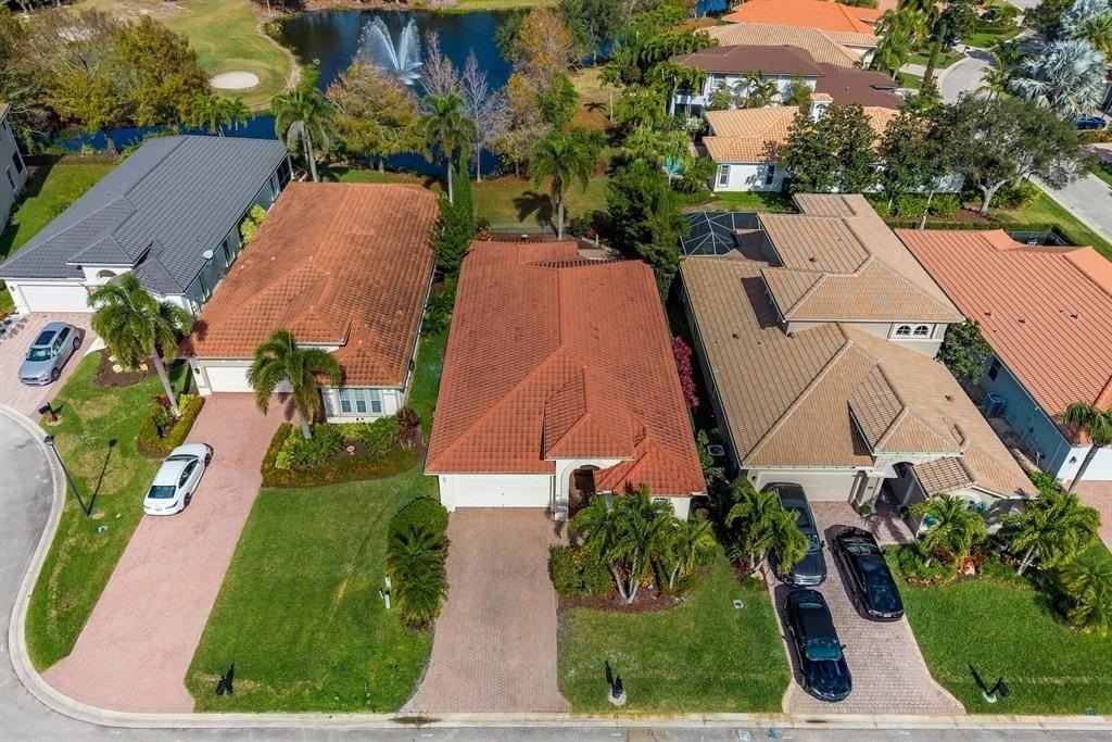 844 Sw Pebble Ln - Photo 5 of 40