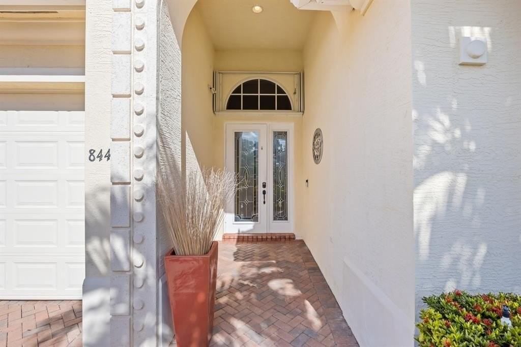 844 Sw Pebble Ln - Photo 7 of 40